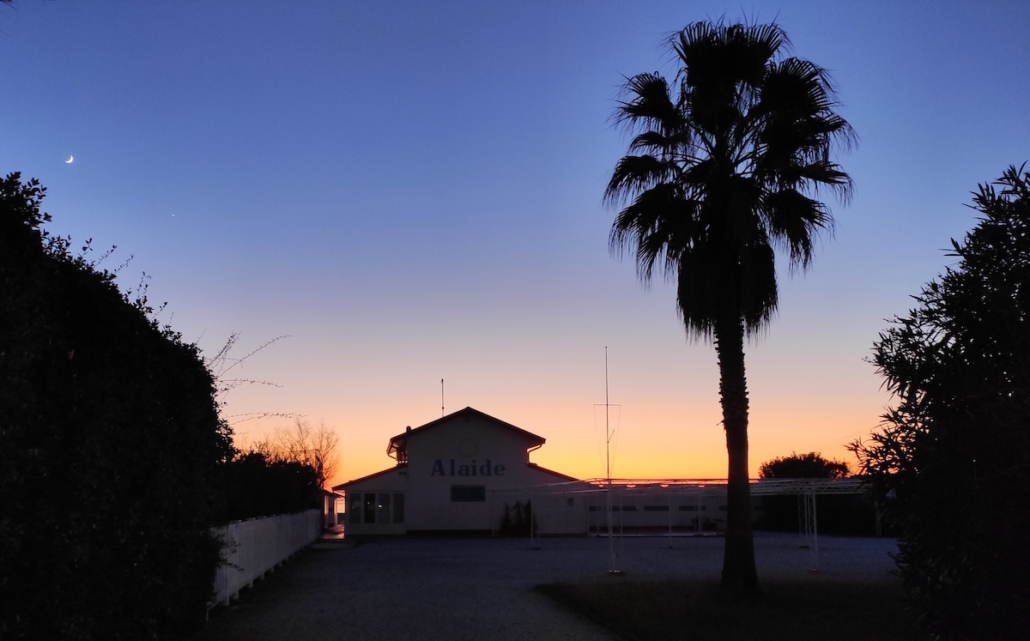 forte dei marmi front beach sunset